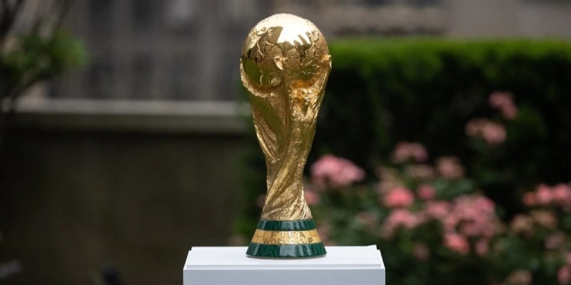 Chiếc cúp vàng là biểu tượng của World Cup